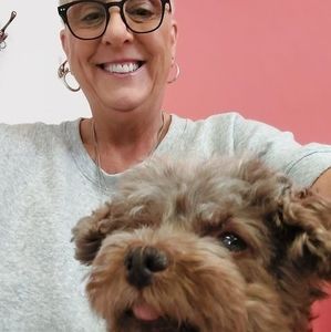 Meet your Posher, Monique